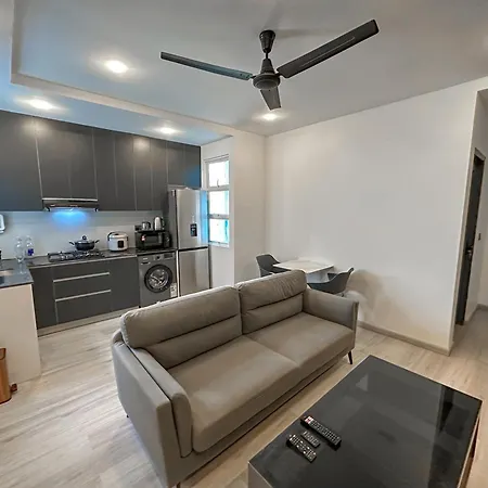 Modern, Cozy 2-Bedroom Apartment Мале Екстер'єр фото