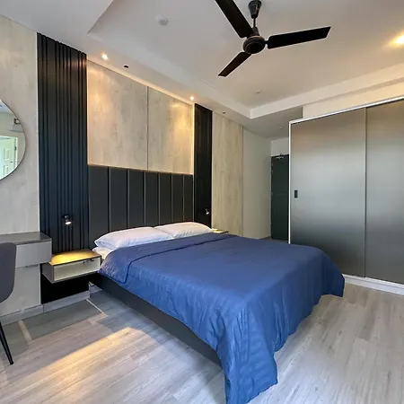 Modern, Cozy 2-Bedroom Apartment Мале Екстер'єр фото