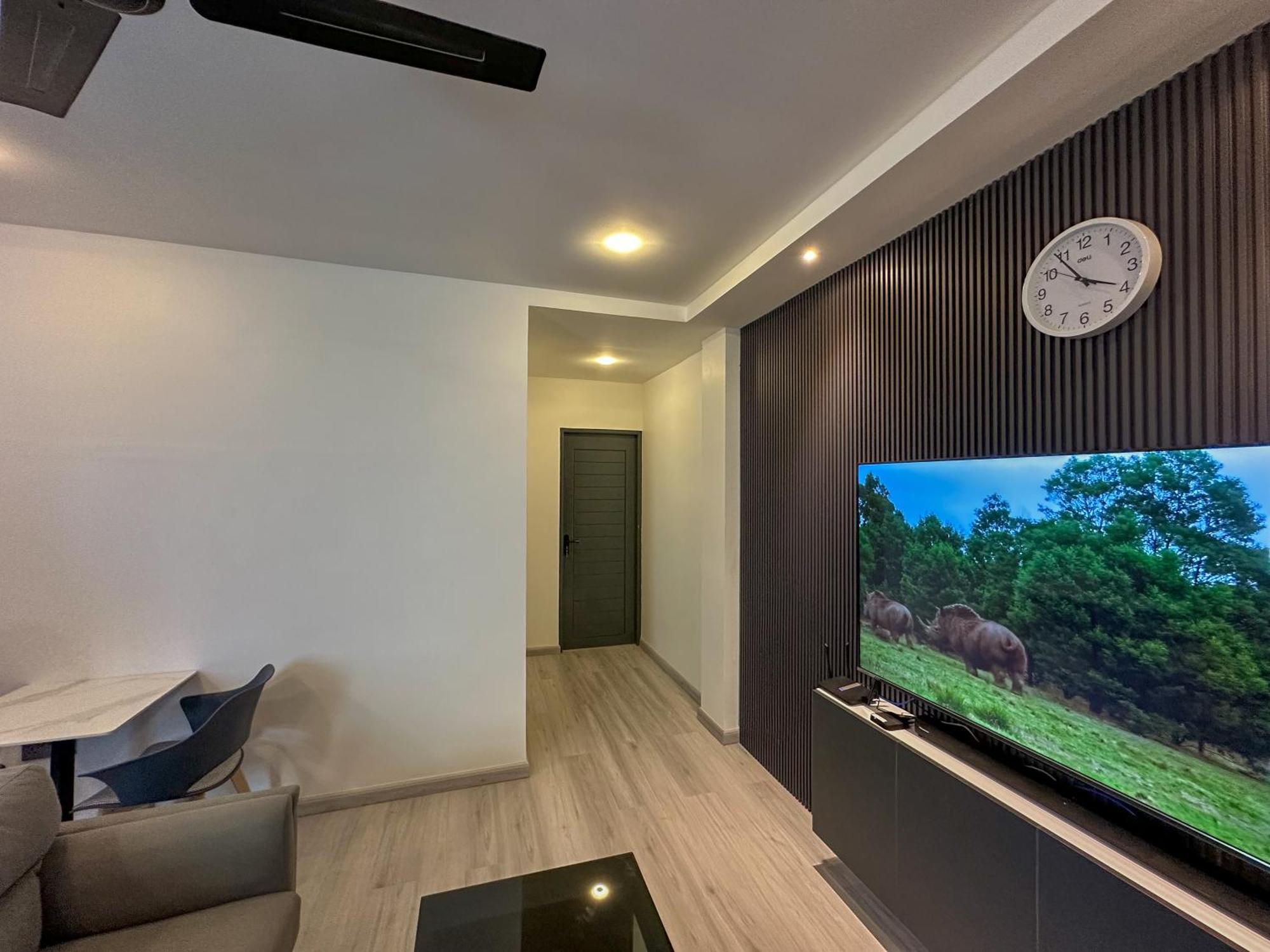 Modern, Cozy 2-bedroom * Male
