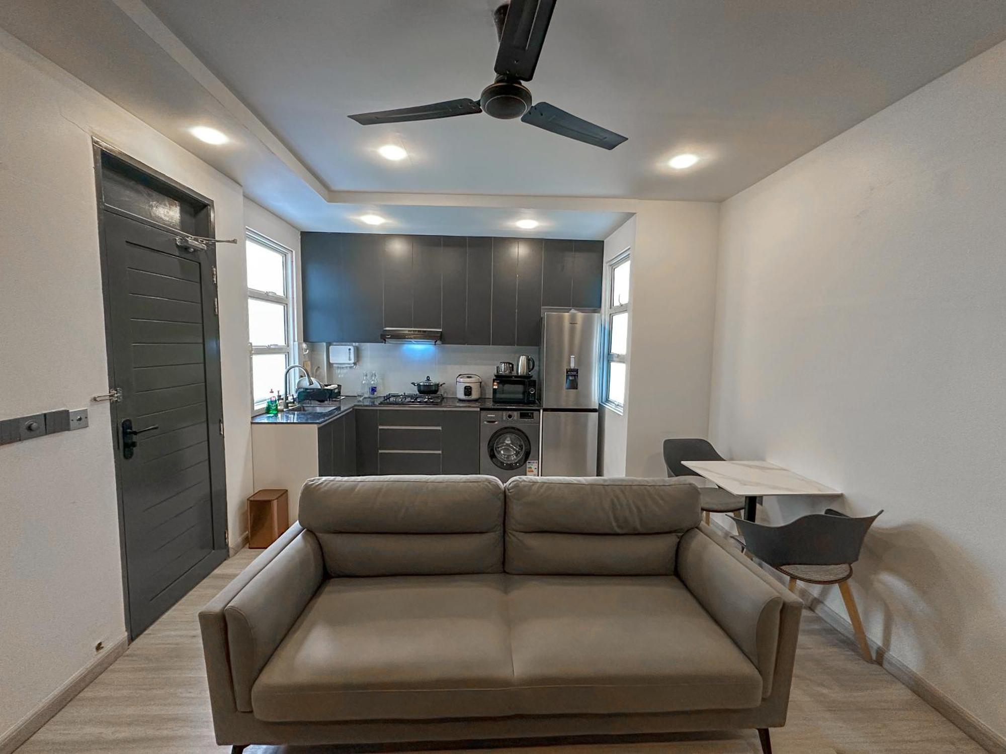 Modern, Cozy 2-bedroom Apartment Male